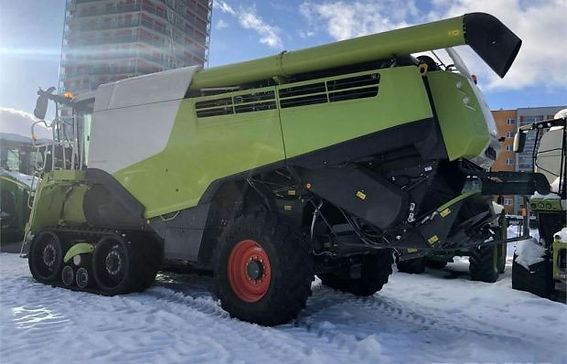 NXT rubber tracks fitted to a combine harvester
